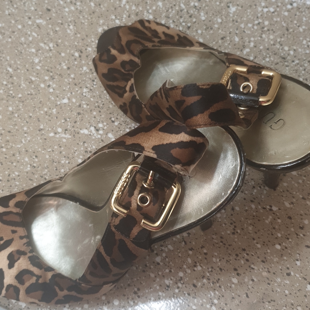 Shose - Picture 2 of 4